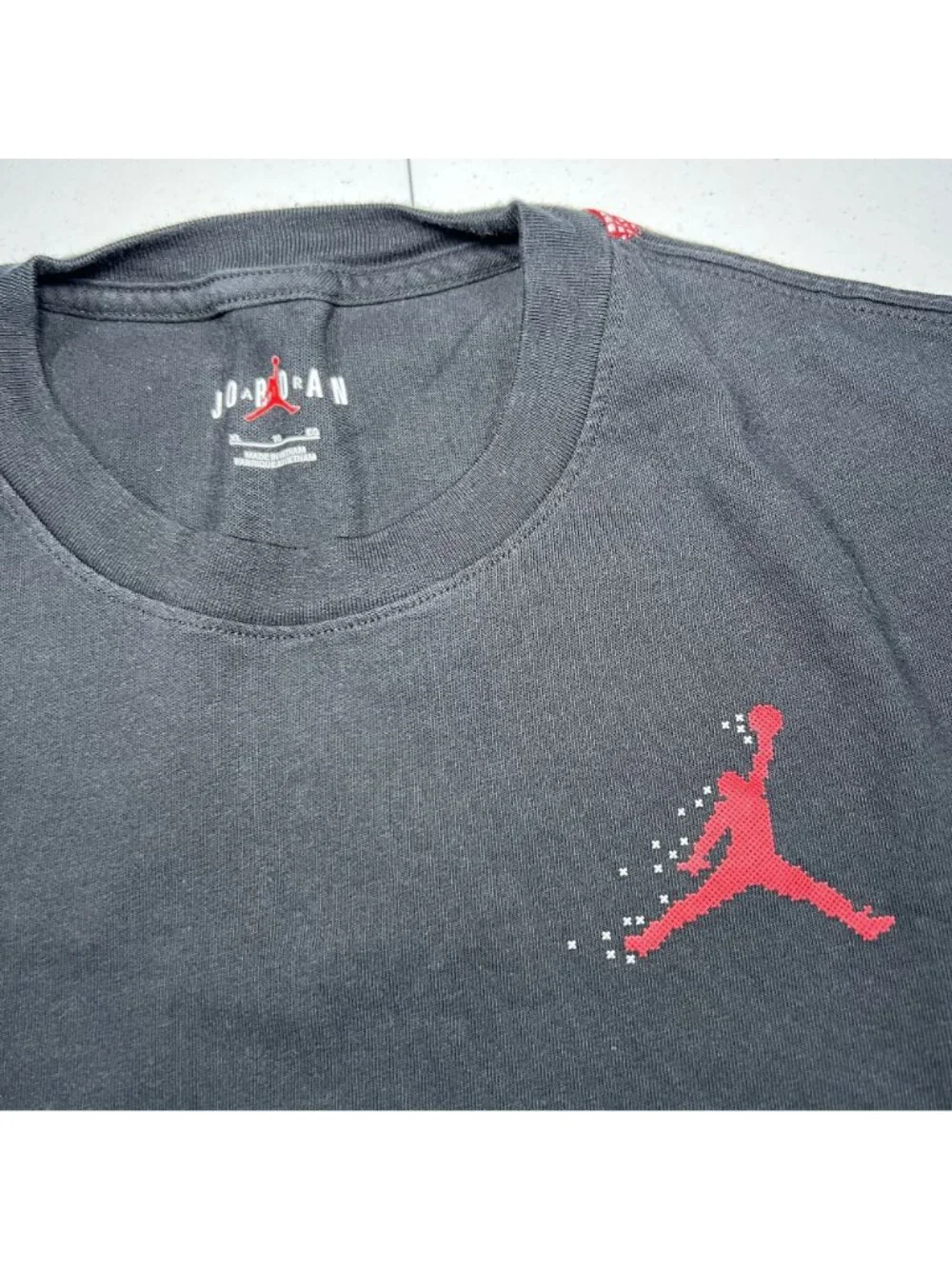 Nike Air Jordan Essentials Holiday Mens Black T Shirt Size XL Shoes Graphic
